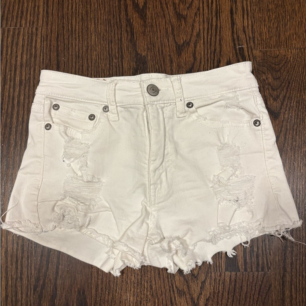 AREO white high rise distressed denim shorts 🤍🤍🤍